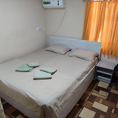 Family Guest House - Friends-J Нукус Екстер'єр фото